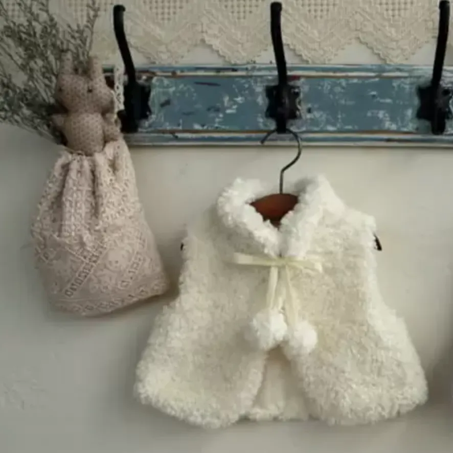 Cloud Pompom Gilet (Ivory)