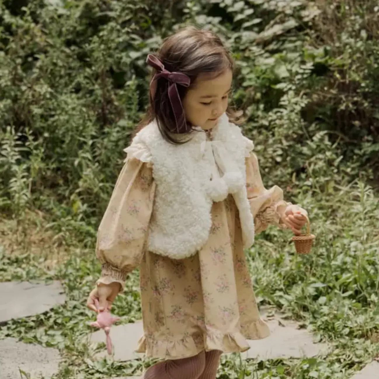 Cloud Pompom Gilet (Ivory)