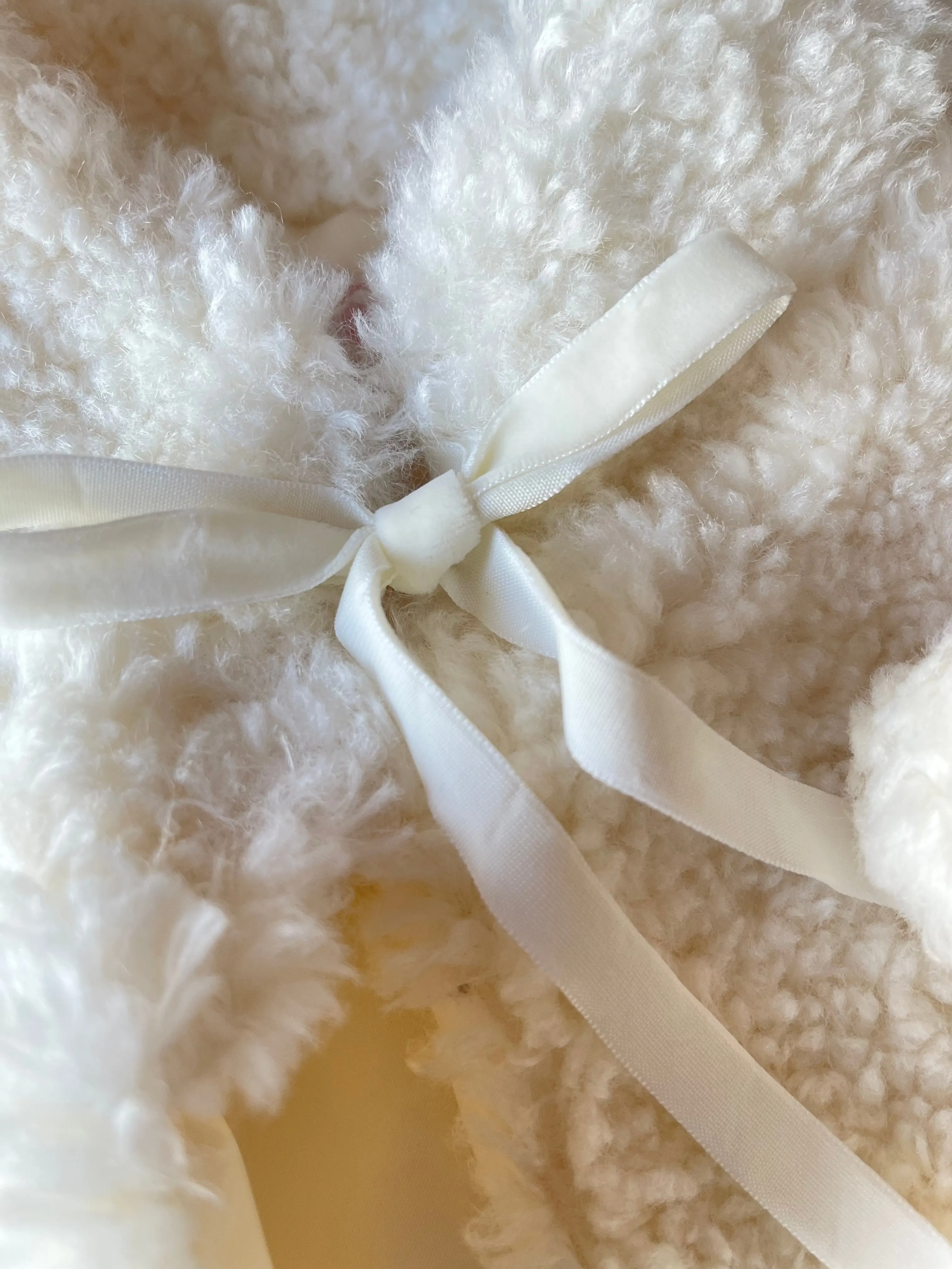 Cloud Pompom Gilet (Ivory)